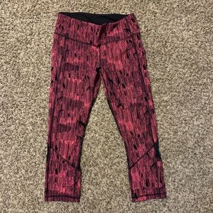 Lululemon pace rival crops size 6